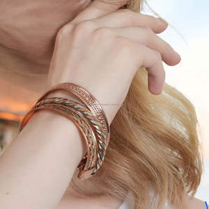 Brazalete Magnético de Acero Inoxidable y Cobre de Estilo Clásico, Geométrico y Moderno, con Broche de Latón, para Regalo de Enamorados, para Uso Terapéutico - Product Image 4