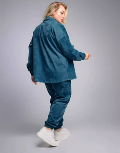 Ensemble deux pièces décontracté pour femme, collection automne 2025 : Haut court à capuche vintage et bas en tricot uni, coupe ample au-dessus du genou - Product Image 5