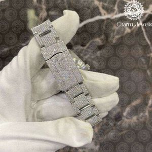 Reloj de lujo para mujer Charm Jewells, de acero inoxidable, caja redonda de 38 mm, bisel con diamantes, cierre plegable de cuarzo analógico - Product Image 3