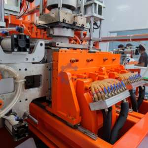 Máquina de Moldeo por Extrusión y Soplado Automática de Alta Tecnología SAVY, Máquina de Moldeo por Soplado de Botellas de HDPE de 2L, 5L, 10L y 20L - Product Image 6