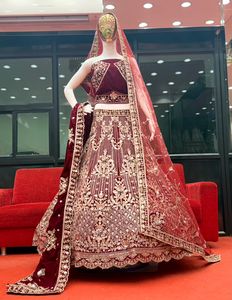 Robe de mariée trapèze longue en velours brodé, sans manches, dos nu, col en V, avec dupatta, taille XL, infroissable, pour femme - Product Image 1