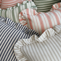 Housse de coussin carrée en lin doux à volants, brodée à pois, faite à la main, décorative neutre, rayée, style ferme, par un designer