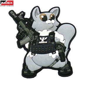 Parches de PVC de diseño duradero con logotipo personalizado, insignia de goma 3D impermeable con respaldo de velcro para ropa, pedido al por mayor - Product Image 1