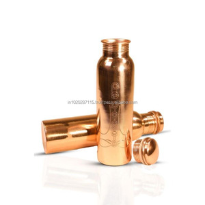 Authentique bouteille d'eau en cuivre pour le bien-être holistique et l'hydratation ayurvédique avec surface gravée et finition brillante - Product Image 4