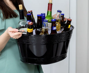 Moderna Cubitera Ovalada Negra Mate con Acabado Martillado, Cubeta Grande de Metal para Cerveza, Vino y Hielo con Asas Laterales para Bares y Restaurantes - Product Image 2