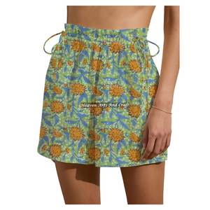 Nouveaux shorts de week-end pour femmes avec cordon de serrage, imprimé floral, coupe décontractée, en coton, imprimé à la main - Product Image 1