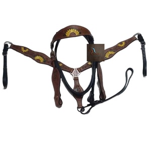 Collier de poitrage pour cheval en cuir marron Western, fait main, avec décorations tournesol, équipement équestre durable - Product Image 1