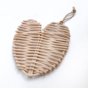Corazones de ratán tejidos a mano, suministros al por mayor, decoración de San Valentín, adorno navideño en forma de corazón. - Product Image 1