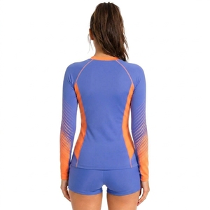 Rashguard à manches longues personnalisé par sublimation pour femmes, coupe confortable, pour la natation, le BJJ, le MMA, les arts martiaux - Product Image 2