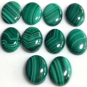 Vente en gros de cabochon poli en malachite naturelle de forme ovale uni pour la fabrication de bijoux - Product Image 2