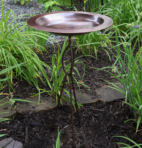 Bac à oiseaux en métal lisse fini cuivre antique, pour extérieur, jardin, décoratif, avec base en fil métallique courbé. - Product Image 6