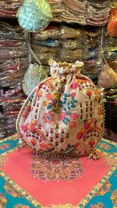 Bolso de noche indio bordado a mano, regalos inolvidables para celebraciones de bodas, bolso de mano Potli Batua para mujer - Product Image 4