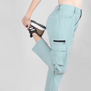 Outfitize International – Pantalons cargo pour femmes en gros, style punk gothique streetwear avec détails chaîne, personnalisables avec logo, vente en gros - Product Image 1