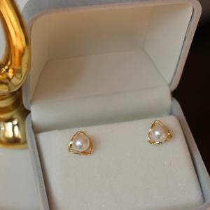 Pendientes de Perlas Akoya Naturales de Agua Dulce de 6-7 mm, Temperamento Femenino, Diseño de Molino de Viento Triangular con Forma de Bombilla Pequeña - Product Image 2