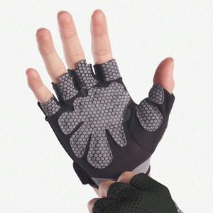 Gants de musculation personnalisés avec logo, demi-doigts, en tissu durable de couleur unie et avec support confortable pour la paume - Product Image 2
