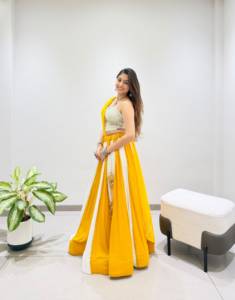 <b>Women</b> Indian Pakistani Silk <b>Lehenga</b> Set Yellow White Floor Length Traditional Wedding Dress Loose Fit Stretchable - Product Image 4