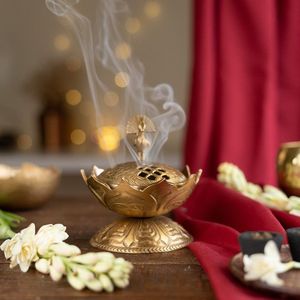Elegante Quemador de Incienso Metálico con Bandeja Recolectora de Cenizas para Rituales Espirituales en Interiores y Uso de Fragancias - Product Image 3