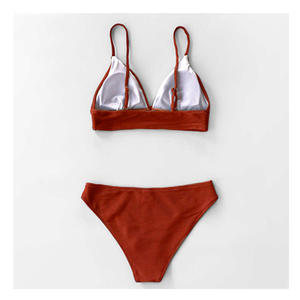 Ensemble de bikini sans bretelles Coral Wave avec haut torsadé et bas à coupe haute - Product Image 4