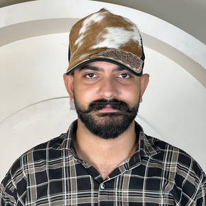 Gorra de camionero de cuero repujado artesanal estilo western con diseño floral y malla trasera grande para hombres y mujeres, uso diario - Product Image 2