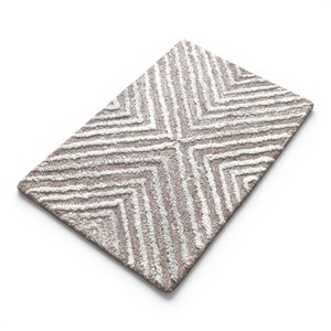 Tapis moderne en laine tufté à la main, motif géométrique chevron et losanges, beige taupe crème, à poils coupés et biseautés - Product Image 5