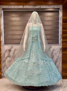 Lehenga Choli Turquesa Bordada con Velo, Vestido de Novia Tradicional Indio Largo hasta el Suelo, Corte Regular - Product Image 3