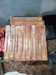 Soporte de palos intensos soporte de incienso hecho a mano con madera por artesanos expertos de la India a la venta - Product Image 3