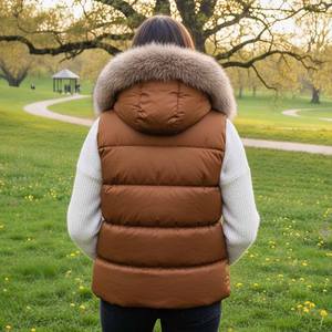 Chaleco de Cuero para Mujer con Capucha de Piel de Zorro, Nuevo, Chaleco de Invierno para Mujer con Capucha de Piel de Zorro Auténtica, Estilo Moderno de Alta Calidad - Product Image 5