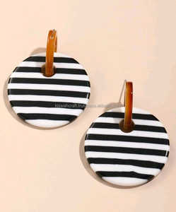 Modern <b>Fashion</b> Resin <b>Hoop</b> <b>Earrings</b> for Women Classic and Elegant Stylish Jewelry with Customized Size - Product Image 4