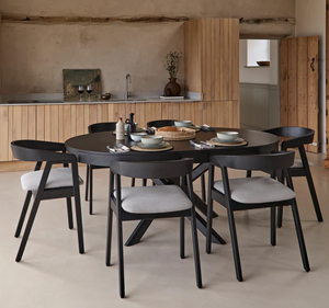 ชุดโต๊ะรับประทานอาหารไม้สักแท้สไตล์โมเดิร์นพร้อมเก้าอี้ขาไขว้ เฟอร์นิเจอร์ห้องรับประทานอาหารร่วมสมัยสำหรับใช้ในโรงแรมและวิลล่า - Product Image 1