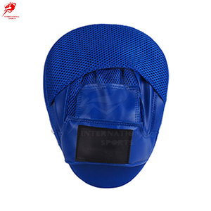 Guantes de boxeo ligeros y resistentes para niños, equipo de entrenamiento seguro para jóvenes atletas - Product Image 4