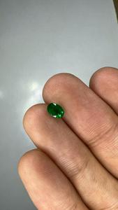 Émeraude Verte Naturelle 0.52 Taille Ovale 4x6mm Facettée avec Effet de Couleur pour Bague de Luxe, Pendentif, Boucles d'Oreilles, Bijoux Personnalisés - Product Image 1