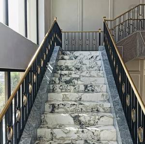 Barandilla de Hierro Forjado Negro Dorado de Primera Calidad con Balaustres Redondos de Latón y Pasamanos de Latón para Diseño de Escaleras de Lujo para Hogares y Hoteles - Product Image 2