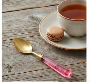 Juego de cubiertos dorados con mangos de resina rosa, cubertería glamurosa para fiestas y cenas en casa, apto para lavavajillas. - Product Image 5