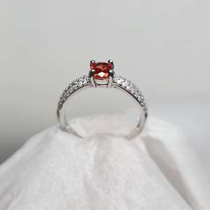 Bague solitaire en argent 925 avec saphir orange Songea, bijoux en pierres précieuses faits à la main, cadeau élégant et luxueux pour femmes - Product Image 4