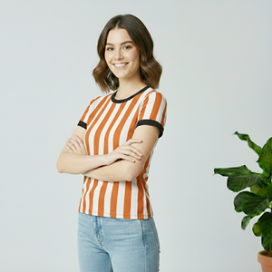 Camiseta de Mujer de Primera Calidad en Colores Naranja y Blanco con Diseño de Rayas, Cuello Redondo Negro y Mangas Cortas, Logotipo Personalizado - Product Image 2