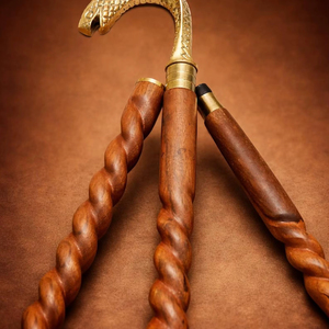 Bâtons de marche rustiques modernes en bois naturel écologique avec poignée en laiton poli, idéaux pour les cadeaux - Product Image 1