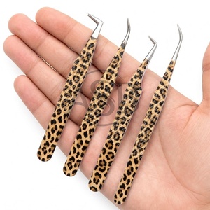 Pince à cils en acier inoxydable à imprimé léopard, avec logo personnalisé, pointe dorée, pour extensions de cils - Product Image 4