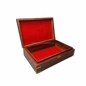 กล่องเก็บของไม้สไตล์วินเทจสมัยใหม่ คุณภาพดี ลายเรียบง่าย ตกแต่งบ้าน ใส่เครื่องประดับ รูปทรงสี่เหลี่ยมผืนผ้า สีน้ำตาล ปิดด้วยตัวล็อคแบบสลัก - Product Image 3