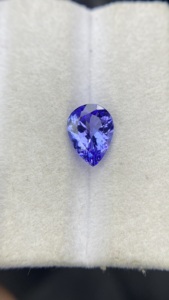 Pierre de Tanzanite naturelle certifiée super attrayante, taille poire, avec une couleur et un lustre excellents, Zoisite naturelle 1,94 carat, clarté éclatante - Product Image 4