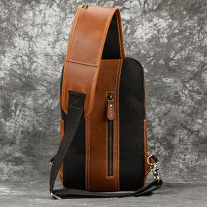 Mochila de cuero Vintage para hombre, con múltiples bolsillos en el pecho, para senderismo, viaje, mochila, bandolera personalizada, bolso - Product Image 3