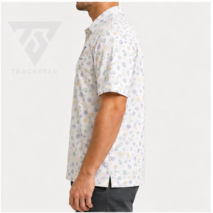 Camisa Polo Trackstar para Hombre, Blanca con Estampado Paisley Abstracto Multicolor, Manga Corta, Cuello con Botones, Camisa de Golf, Logotipo Personalizado - Product Image 3