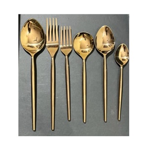 Ensemble de 4 couverts élégants en acier inoxydable doré, de luxe, modernes, de qualité supérieure, durables, compatibles lave-vaisselle, à bord droit, pour la salle à manger - Product Image 4