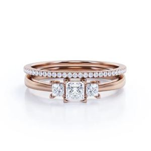 Anillo de compromiso, aniversario y eternidad de moissanita con corte princesa de 0.85 quilates, estilo trilogía antigua, geométrico, de oro para mujer - Product Image 1