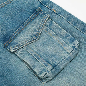 Jean cargo en denim bleu clair pour homme, taille haute, coupe ample, en coton délavé, style utilitaire, idéal pour le printemps - Product Image 4