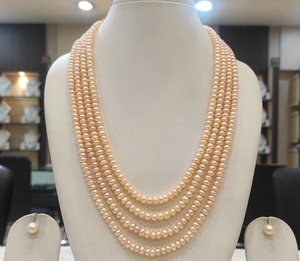 ชุดสร้อยคอมุกแท้คุณภาพพรีเมียมสี่ชั้น พร้อมต่างหู สำหรับผู้หญิงและเด็กผู้หญิง เหมาะสำหรับงานแต่งงาน - Product Image 1