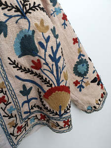 Chaqueta Corta Bordada a Mano con Diseño Floral Suzani para Mujer, Mangas Largas, Hecha a Mano, Estilo Boho Étnico, Colección de Prendas Exteriores - Product Image 6