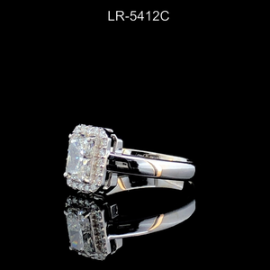 Bague de fiançailles solitaire en diamant de laboratoire taille radiant avec halo, 2,20 carats au total, certifiée IGI, en or blanc 14K plaqué rhodium, VVS2, bijoux de mariée - Product Image 3