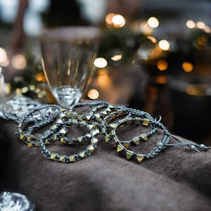 Nuevo diseño Piedra preciosa de calidad superior Hematita dorada Pulseras de pirámide pequeña Pulseras ajustables de curación de pirámide al por mayor - Product Image 6