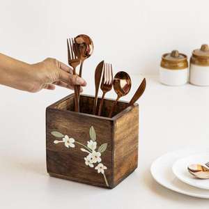 Accessoires de table : Panier de service en bois pour couverts, serviettes, salière et poivrière – Écologique pour une mise en place de table élégante - Product Image 3