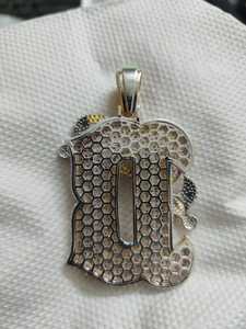 Colgante de Letra con Diamantes de Moissanita para Hombre, Estilo Hip Hop, Micro Pavé, Corte Brillante Redondo, Amuleto Temático, Estilo para Uso Diario - Product Image 2